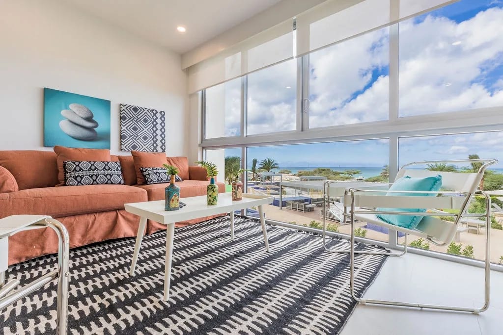3BS-Azure216 - Vibrante apartamento de 3 dormitorios de estilo moderno de mediados de siglo con vistas al mar