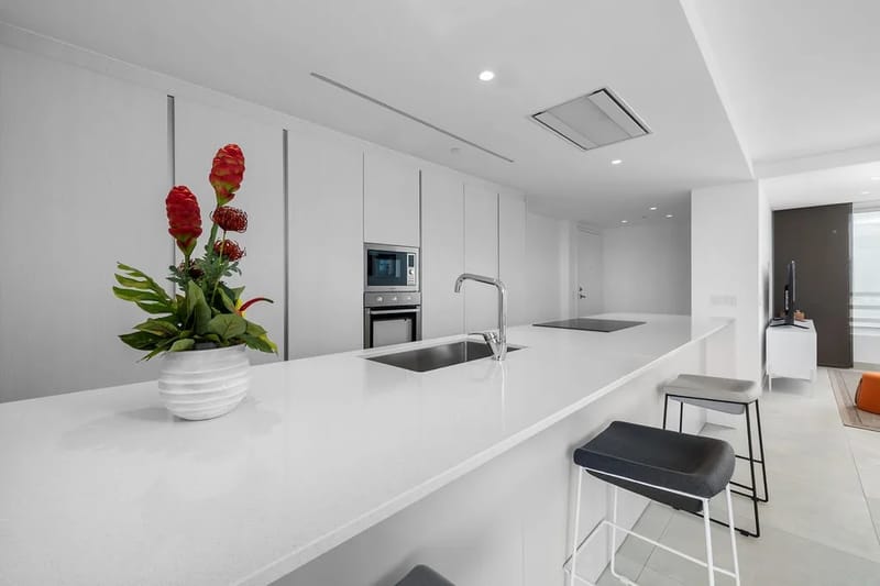 A360.W11 - Condo Suite at Eagle Beach - Luxury & Comfort by the Sea