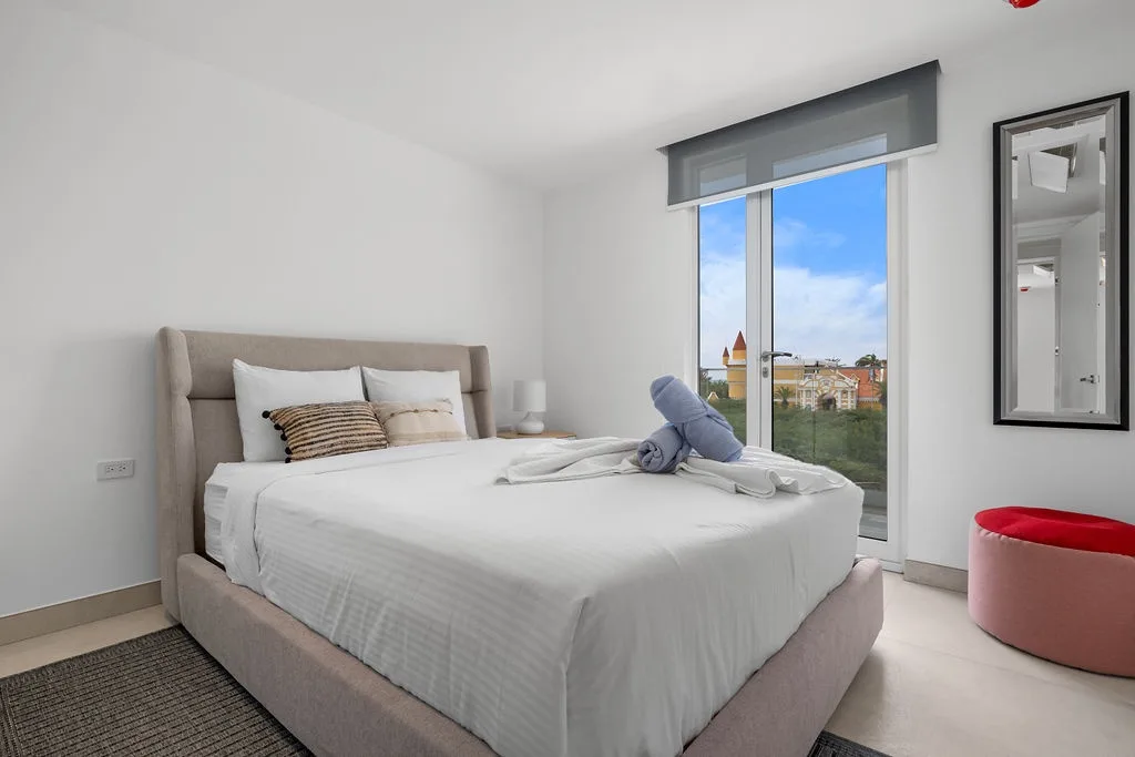 A360.W11 - Condo Suite at Eagle Beach - Luxury & Comfort by the Sea