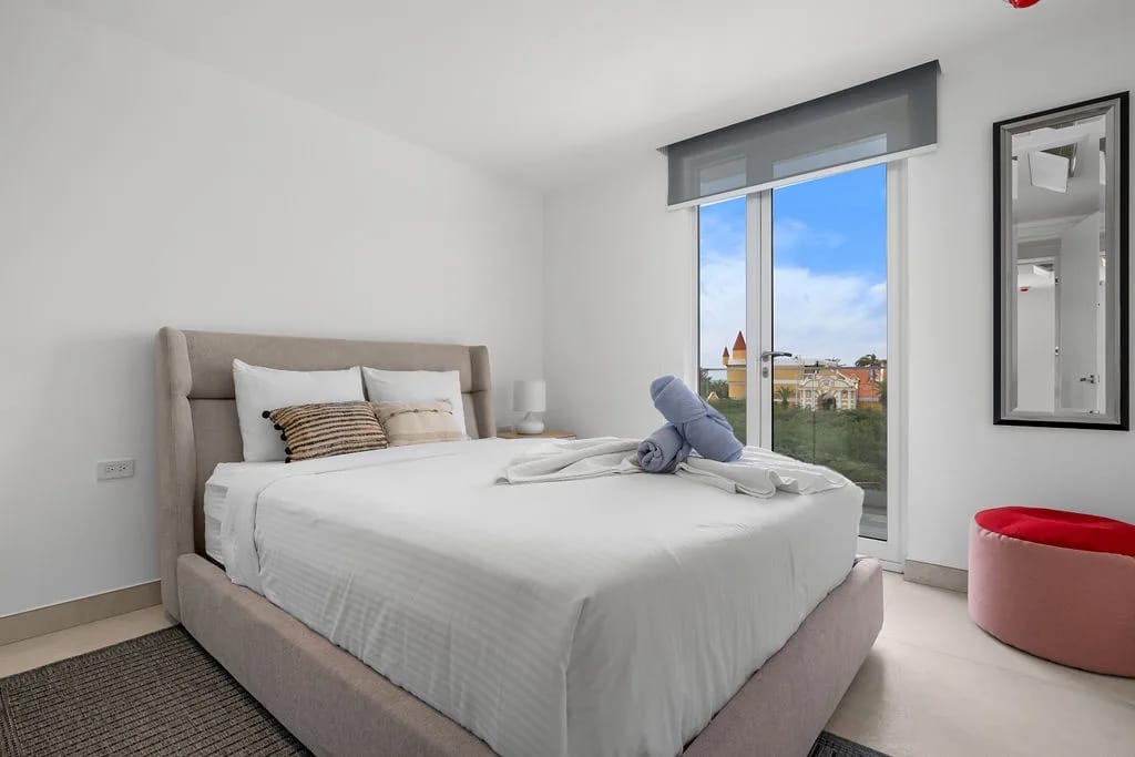 A360.W11 - Condo Suite at Eagle Beach - Luxury & Comfort by the Sea