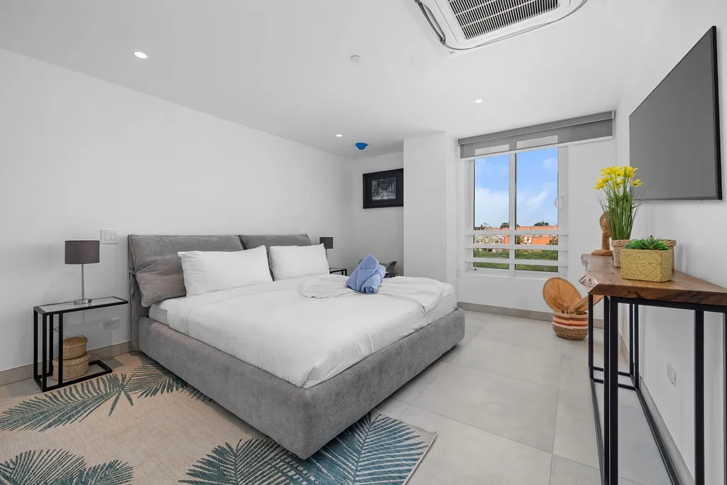 A360.W11 - Condo Suite at Eagle Beach - Luxury & Comfort by the Sea