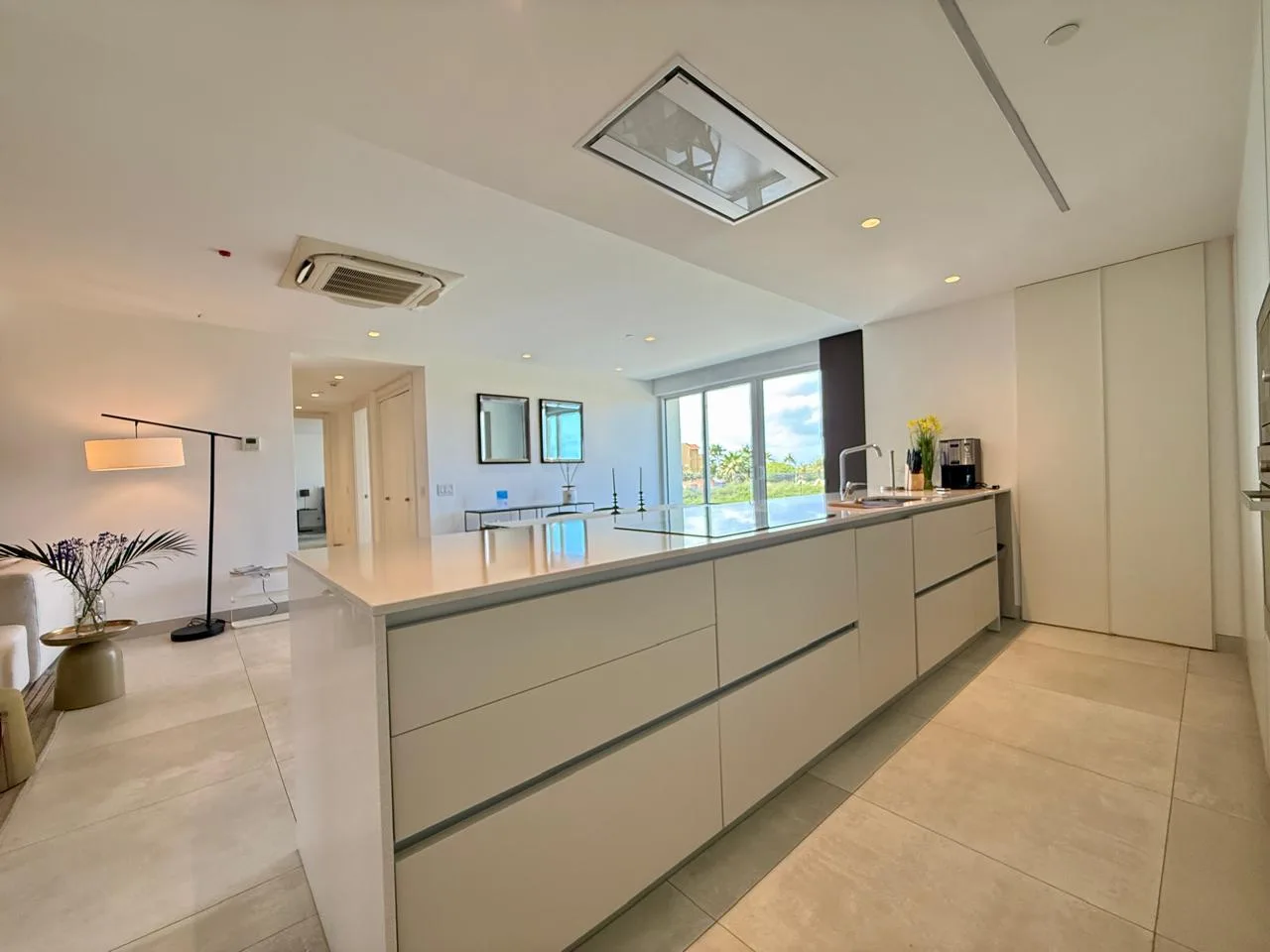 A360.W11 - Condo Suite at Eagle Beach - Luxury & Comfort by the Sea