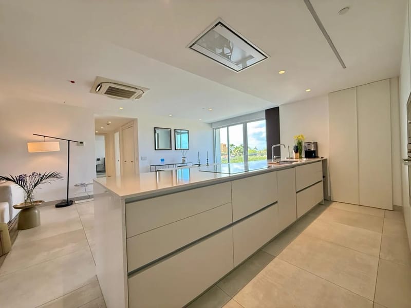 A360.W11 - Condo Suite at Eagle Beach - Luxury & Comfort by the Sea