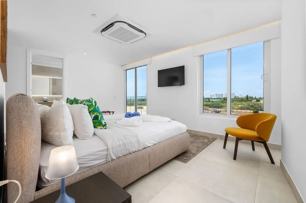 A360.E22 - Prime Beachside Stay | Modern 3BR Retreat