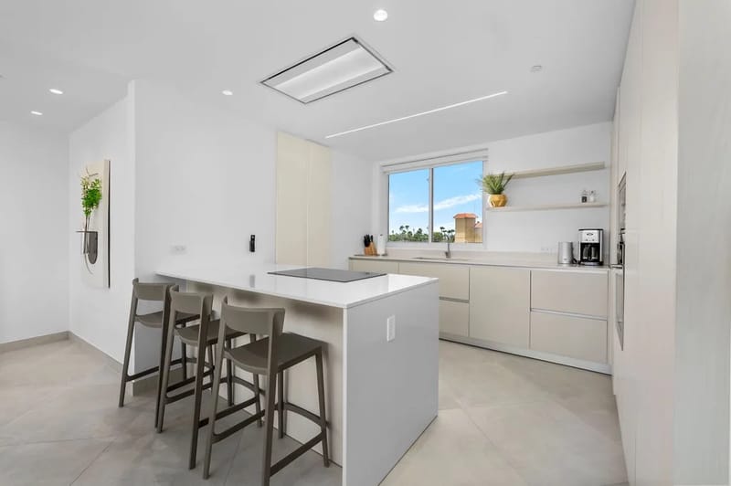 A360.E22 - Prime Beachside Stay | Modern 3BR Retreat