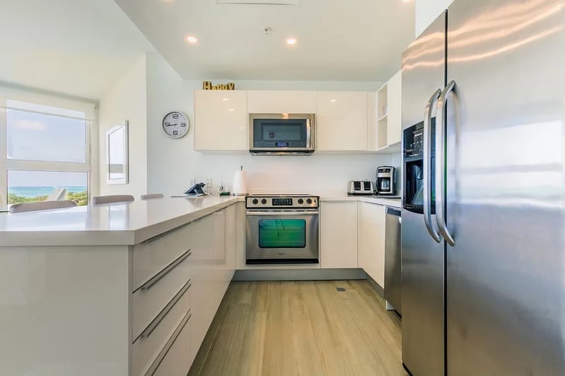 3BS-Blue331 - White Modern Getaway - Oceanfront Condo Blue-331