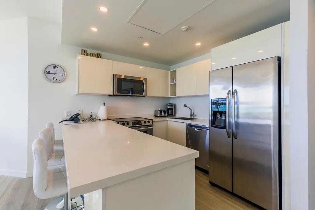 3BS-Blue331 - White Modern Getaway - Oceanfront Condo Blue-331