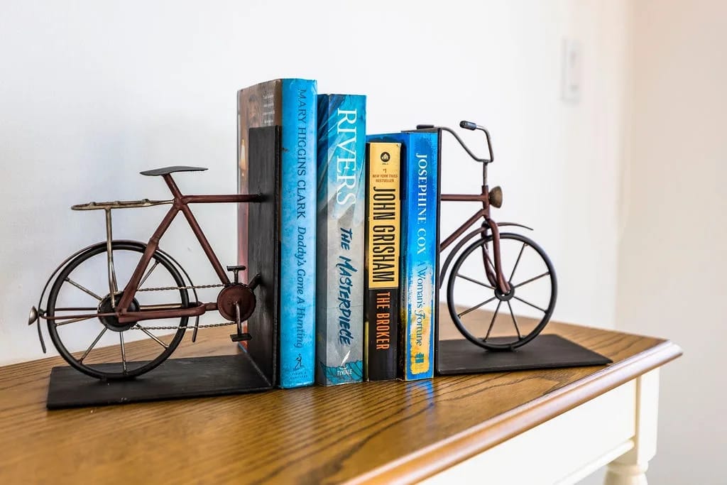 The property's welcoming decor includes charming decorative touches, like this bicycle bookend holding a curated selection of travel and adventure reads for your enjoyment.
