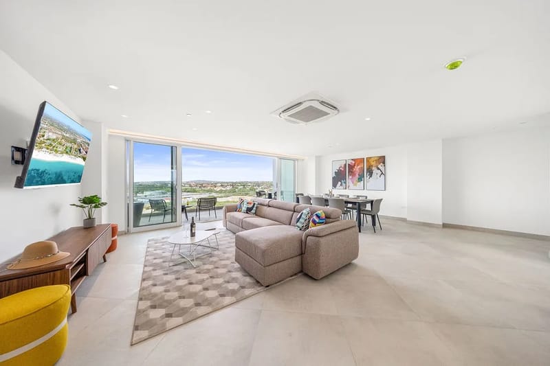A360.E51 - Apartamento de lujo de 3 dormitorios a pocos pasos de Eagle Beach