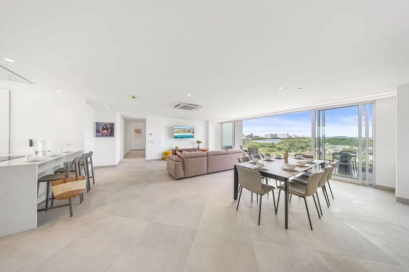 A360.E51 - Luxury 3BR Condo Steps to Eagle Beach