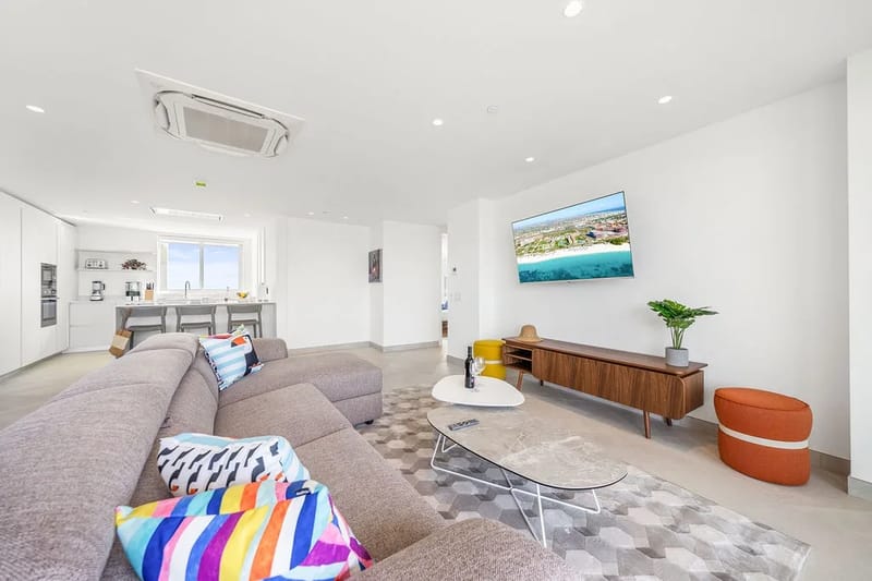 A360.E51 - Luxury 3BR Condo Steps to Eagle Beach