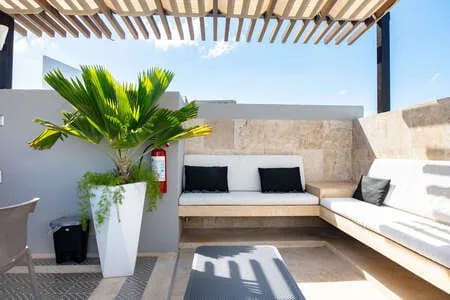 Menesse on the Beach 304