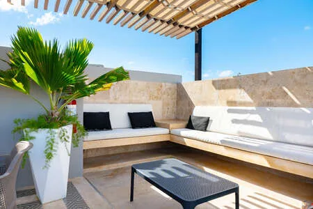 Menesse on the Beach 304