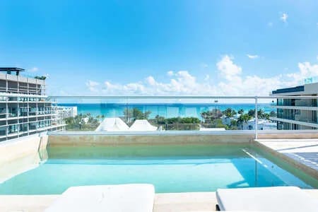 Menesse on the Beach 304