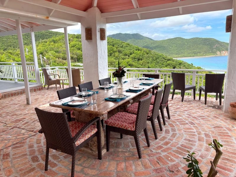 Comedor al aire libre con vista
