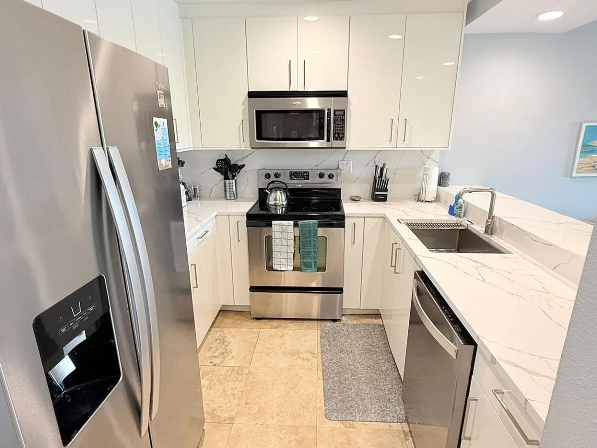 Full kitchen