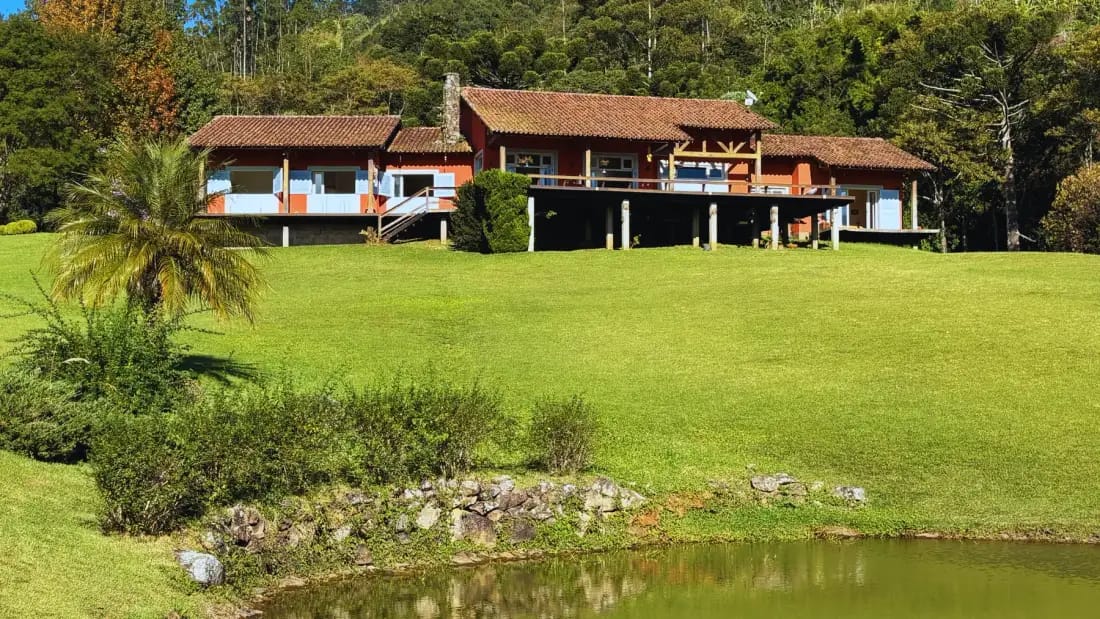 Casa de luxo com vista e cozinha profissional