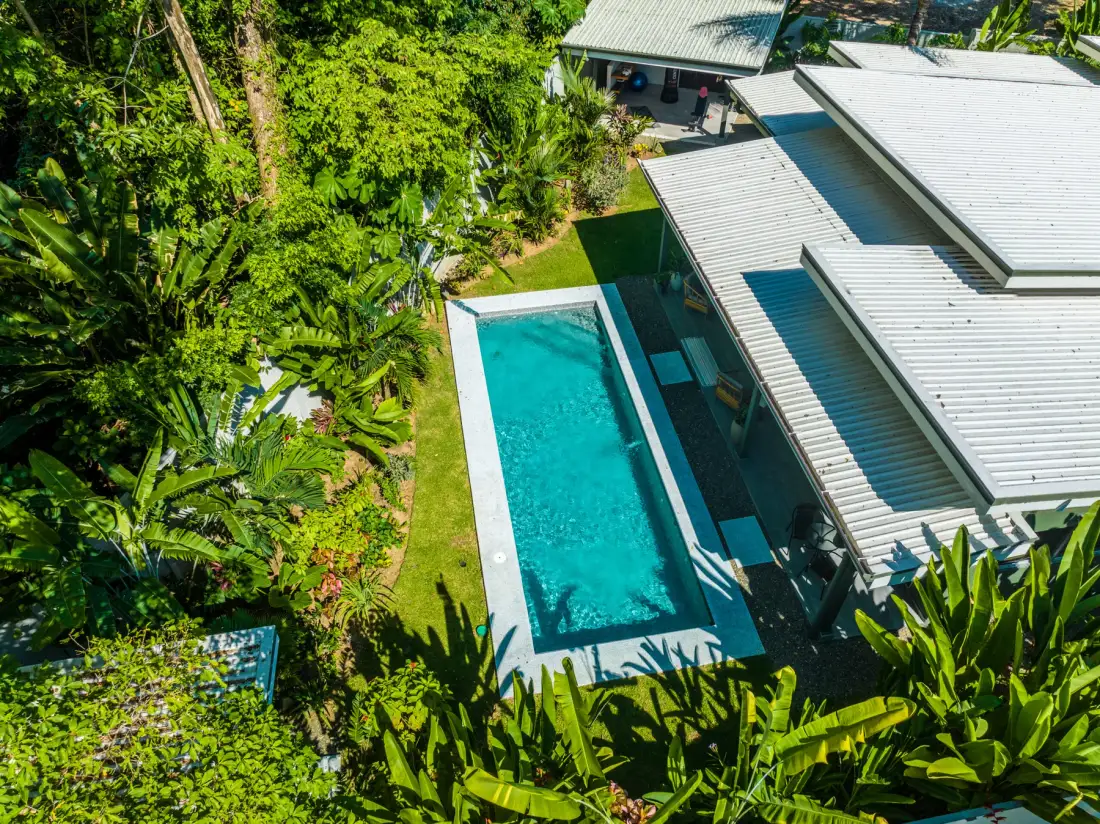 Vista aérea de la piscina