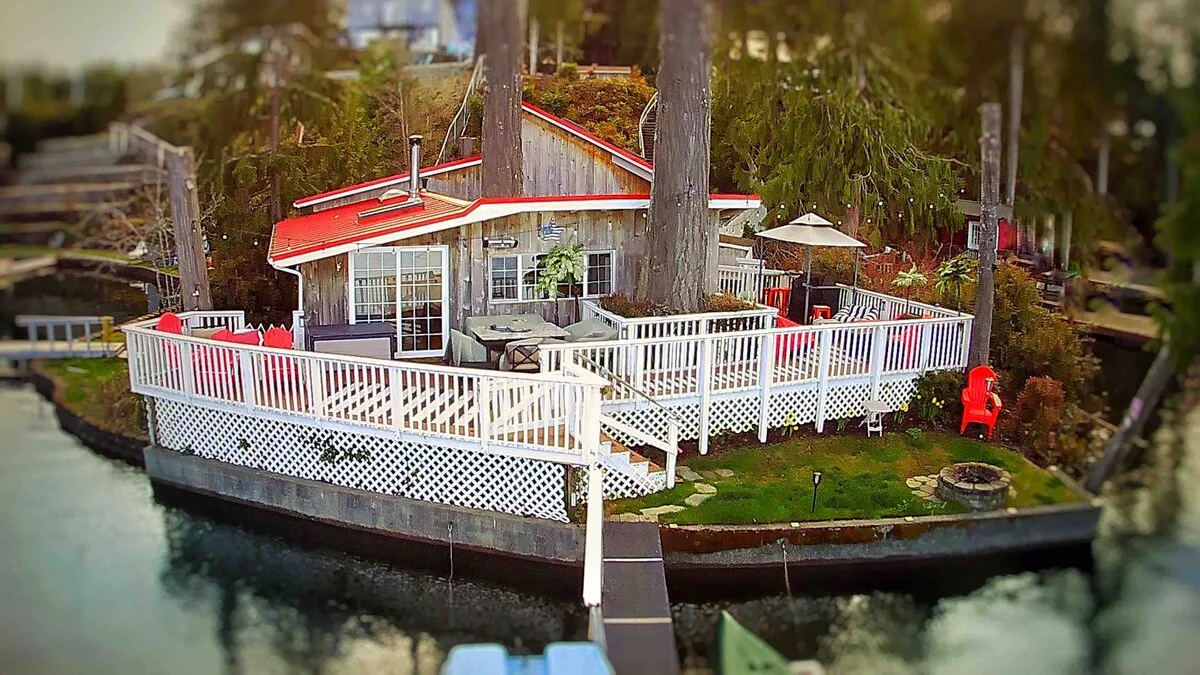 Ellie’s Lake House