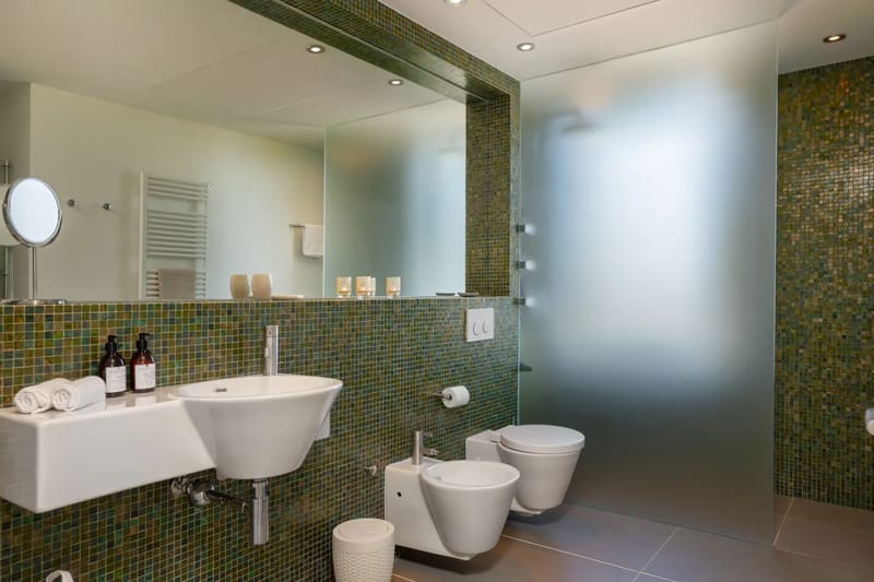 Modern bathroom