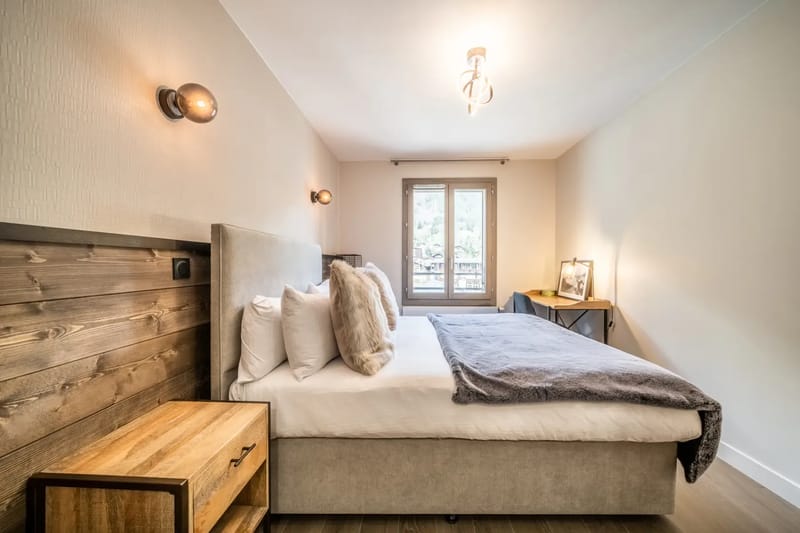 Lujoso dormitorio doble con baño privado del apartamento de esquí Kotibé en Chamonix