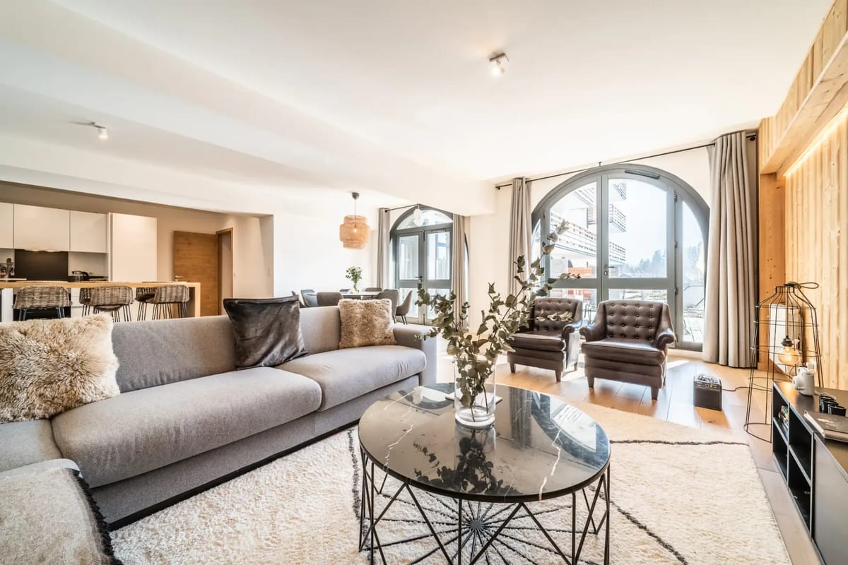 Spacious alpine living room ski apartment Le Gui Chamonix