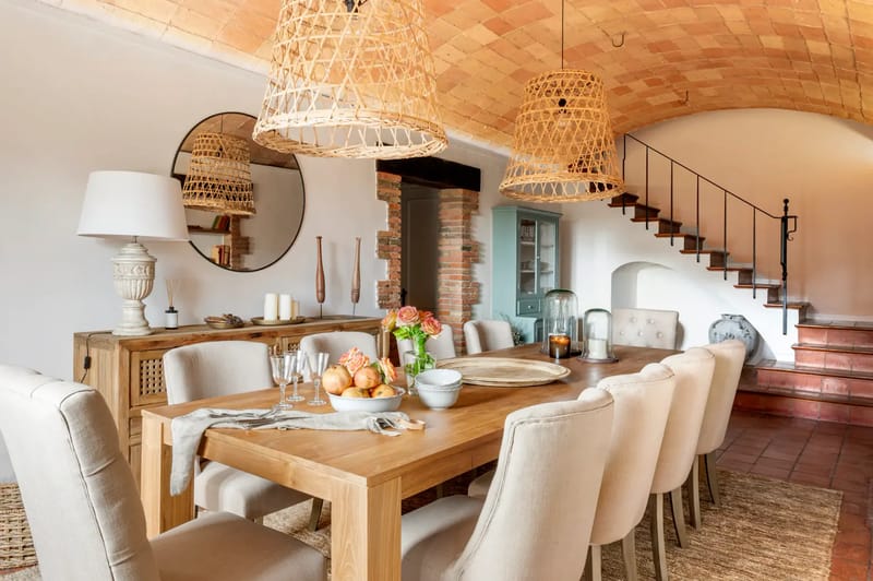 Comedor de planta abierta con vistas a la montaña