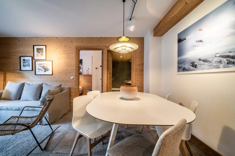 Open-plan dining room with mountain views