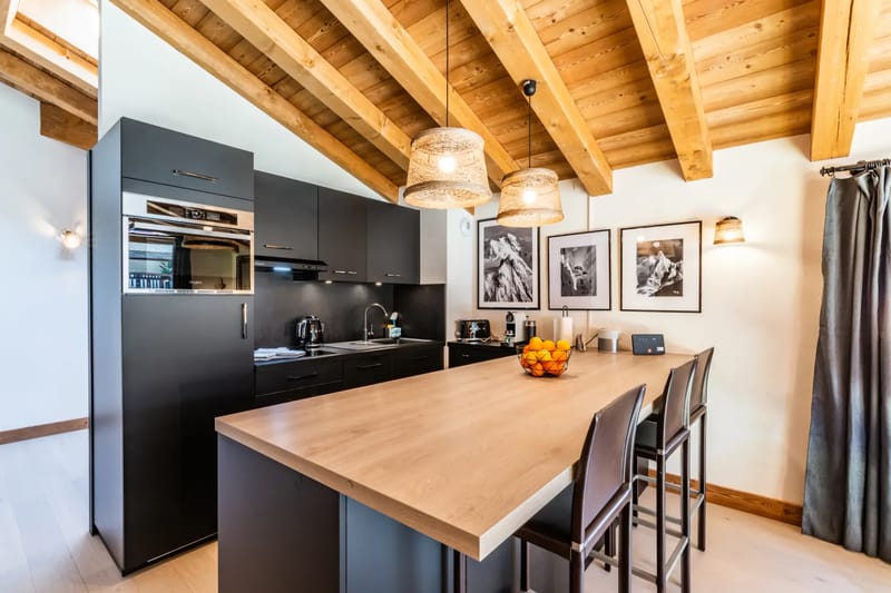 Cocina moderna totalmente equipada en el alojamiento Sapelli en Chamonix