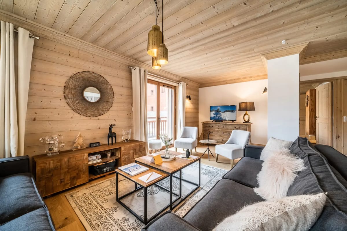 Amplio salón de estilo alpino del apartamento familiar Cervino en Courchevel Moriond
