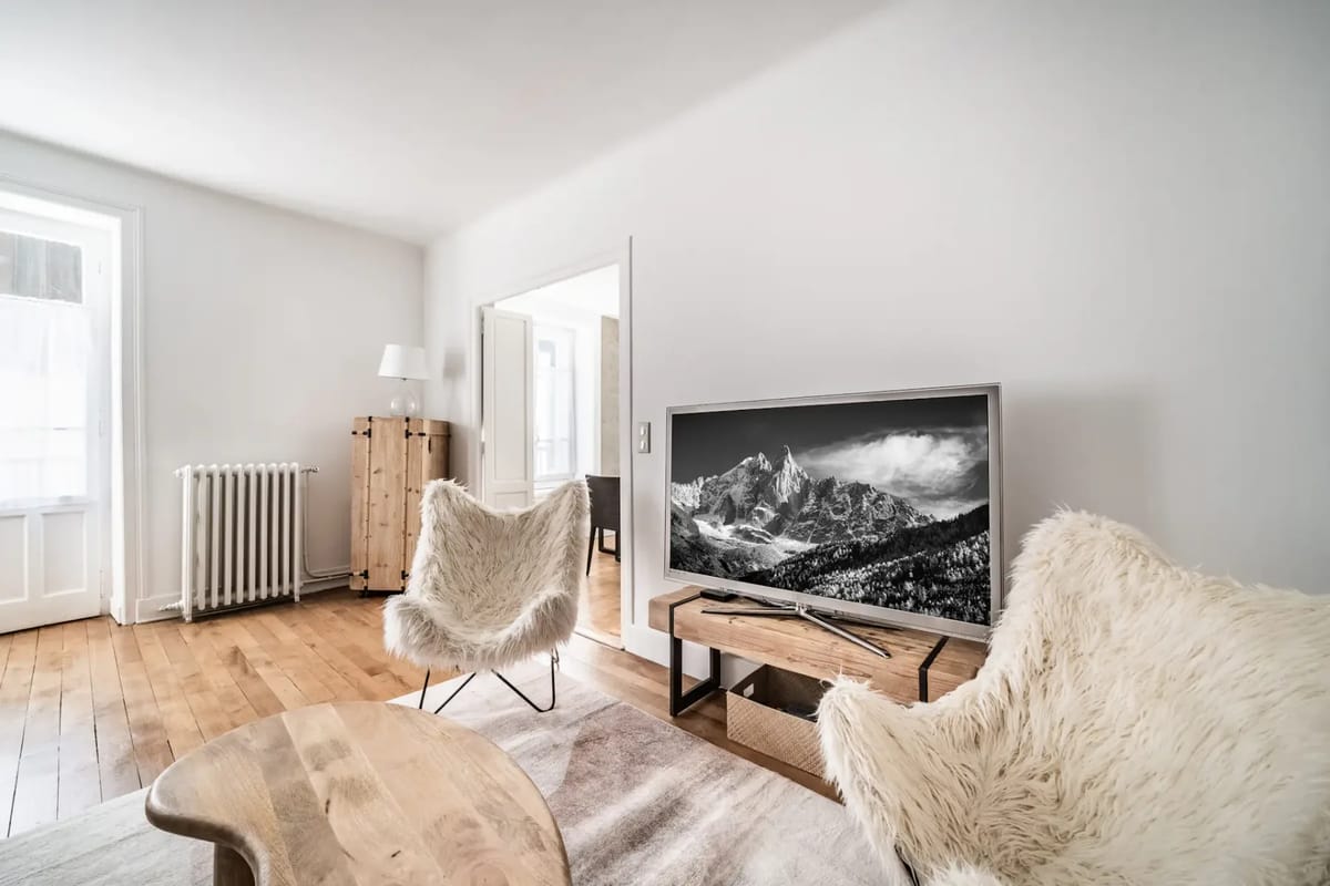 Modern living room.