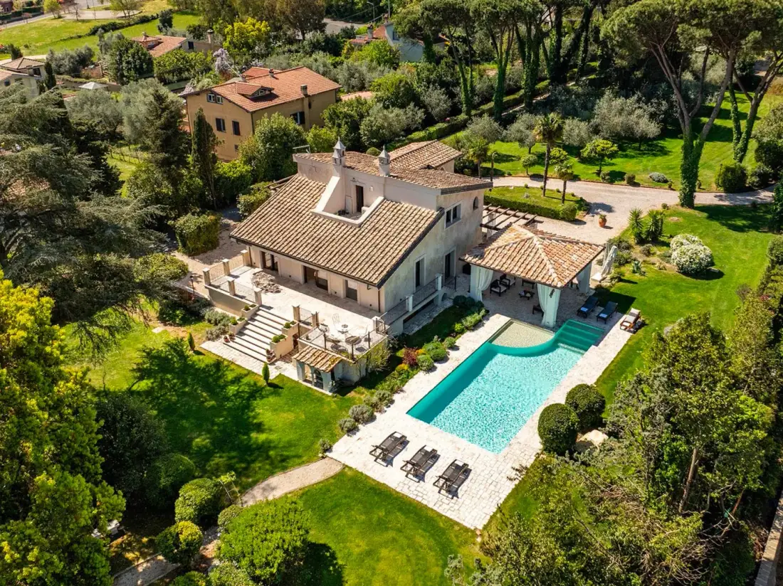 VILLA CORTE SANT'ANNA 6+2 - Lazio