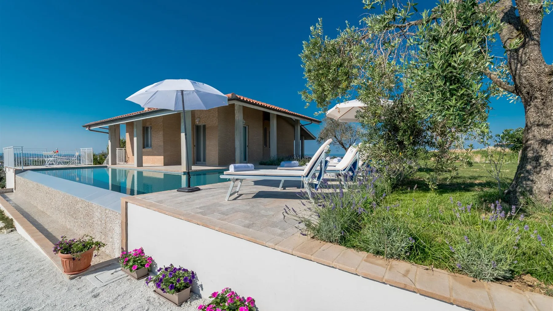 CASA DI EOLO 8+2 - Marche
