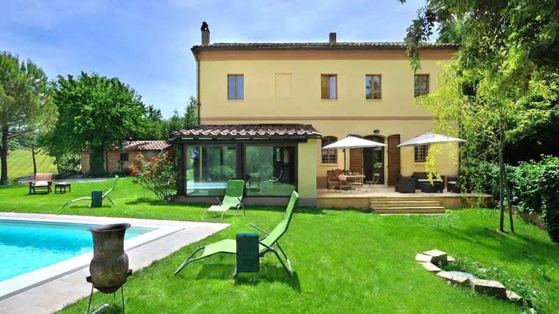 LUCE TRA I FAGGI 8 - Marche