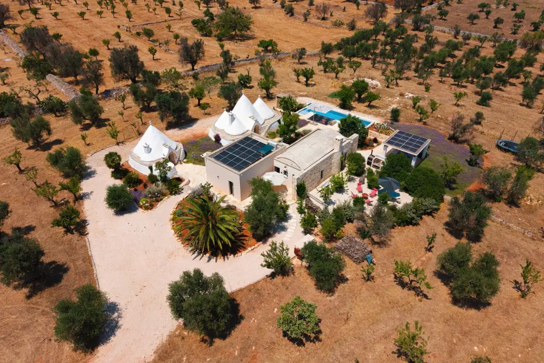 TRULLI FIORI DI MANDORLO 6 - Puglia