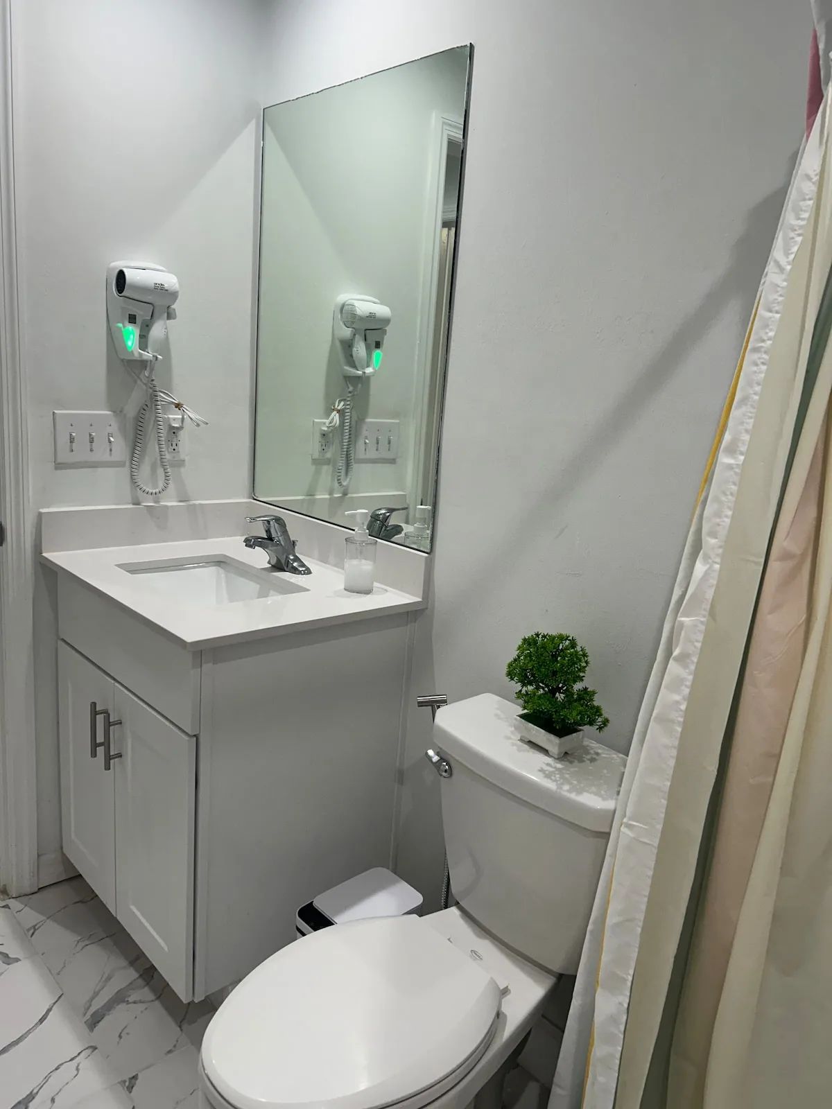 Estudio privado moderno y acogedor