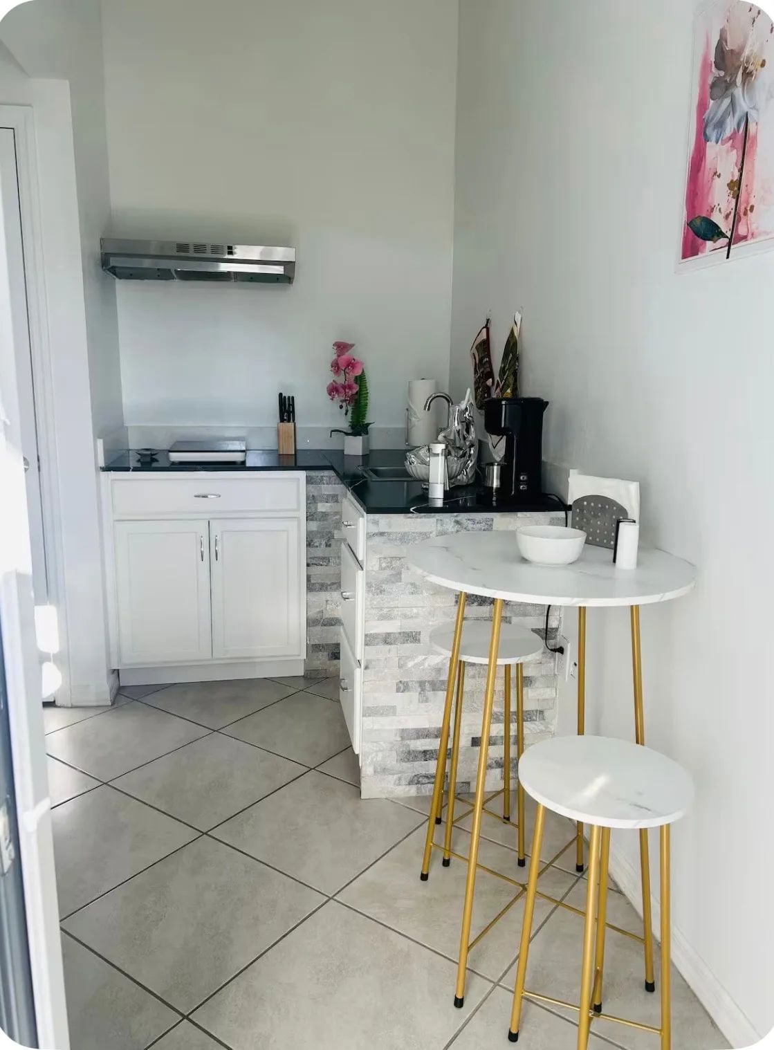 Estudio privado moderno y acogedor