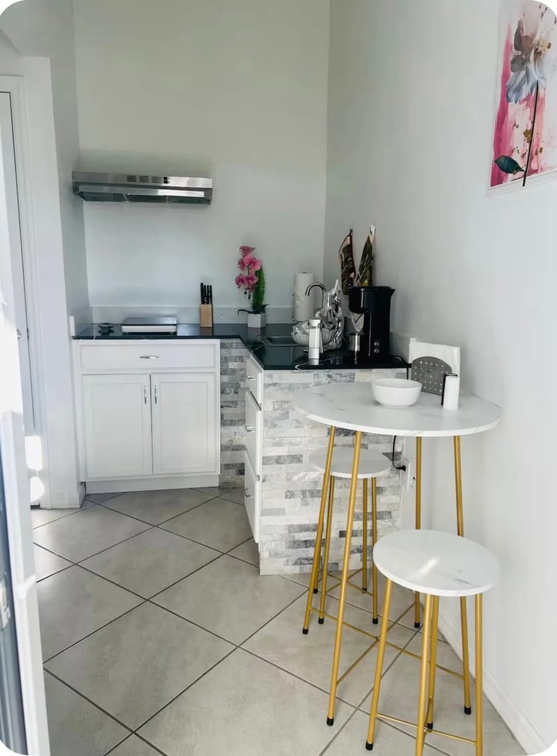 Estudio privado moderno y acogedor