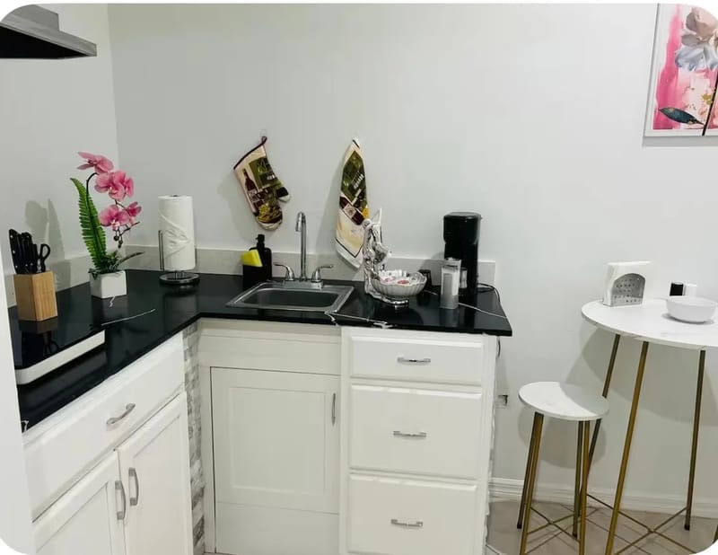 Estudio privado moderno y acogedor