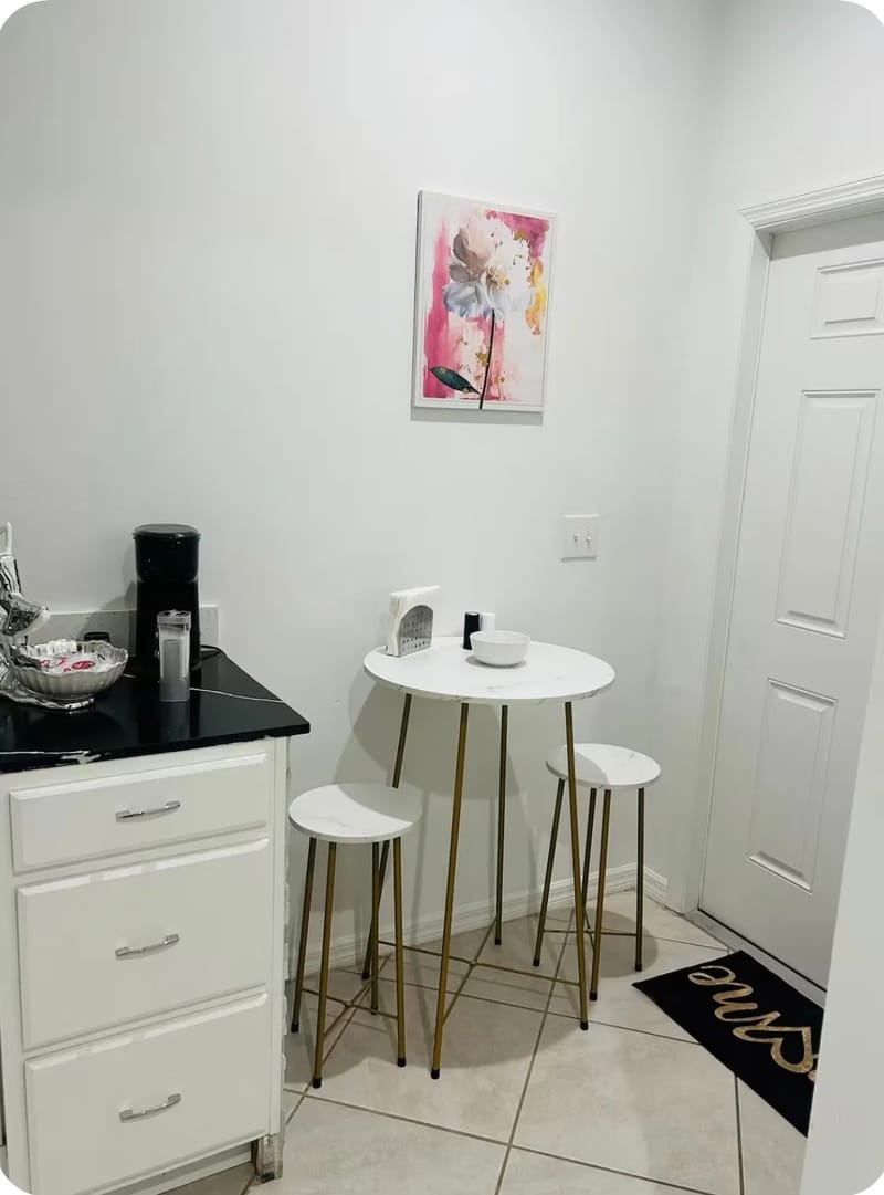Estudio privado moderno y acogedor