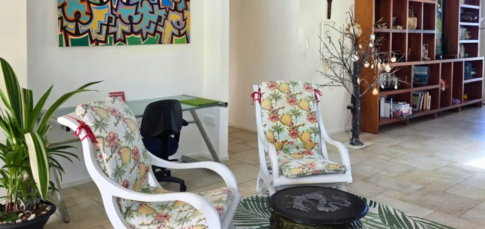 Family Beachfront Villa in Muri – Spacious living area for families