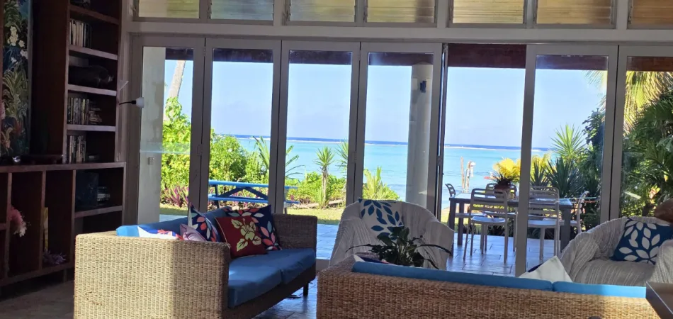 Family Beachfront Villa in Muri – Spacious living area for families