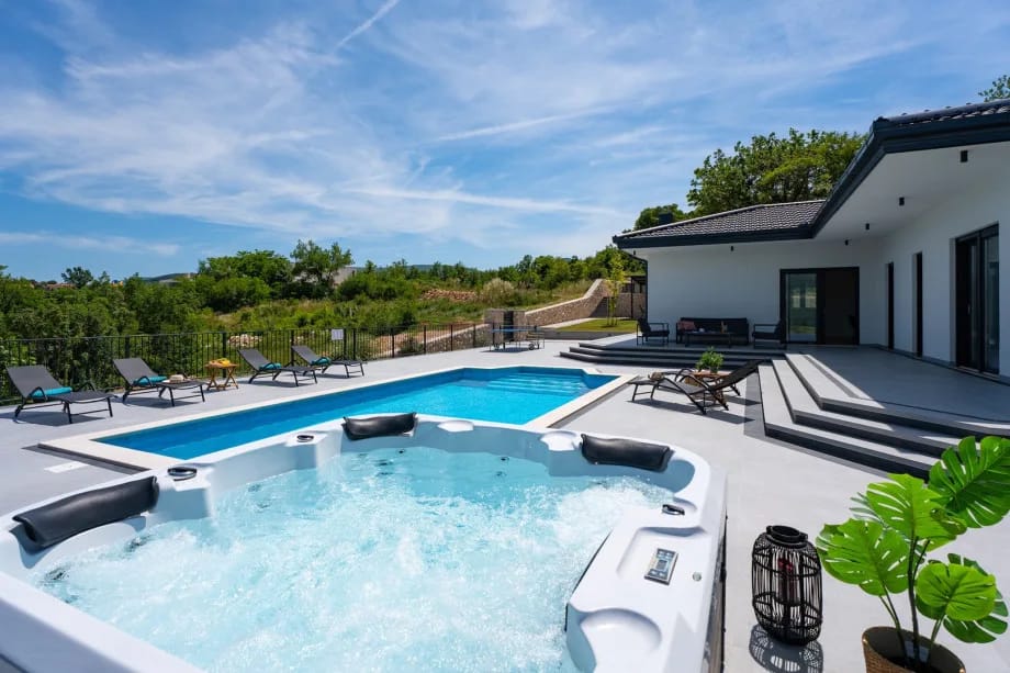 Zona de relajación con jacuzzi
