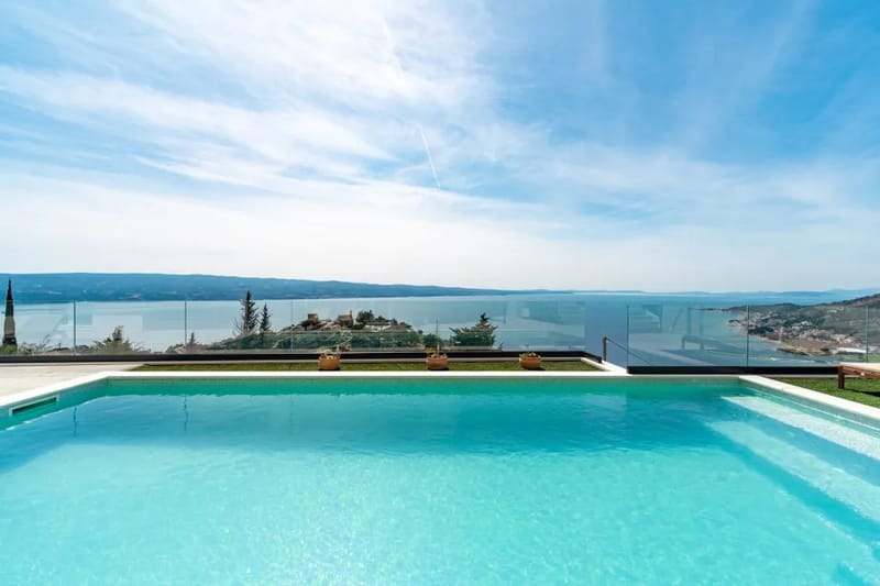 Villa BAMM con piscina climatizada de 36 m², 5 dormitorios con baño privado y vistas panorámicas al mar