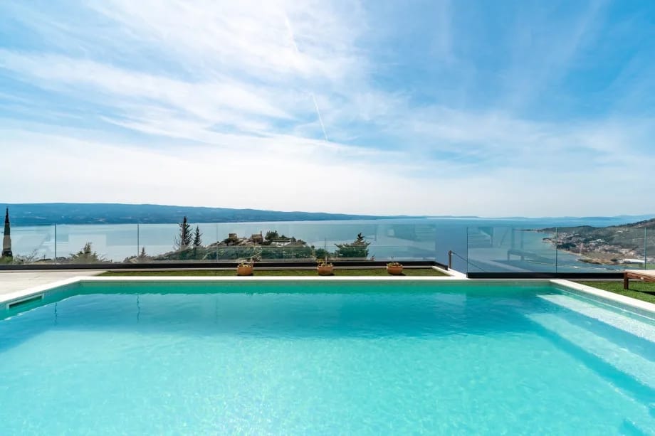 Villa BAMM with heated 36sqm pool, 5 en-suite bedrooms and panoramic sea views