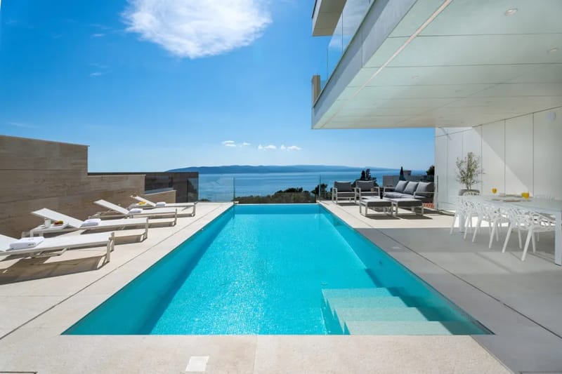 Piscina infinita privada climatizada con hidromasaje