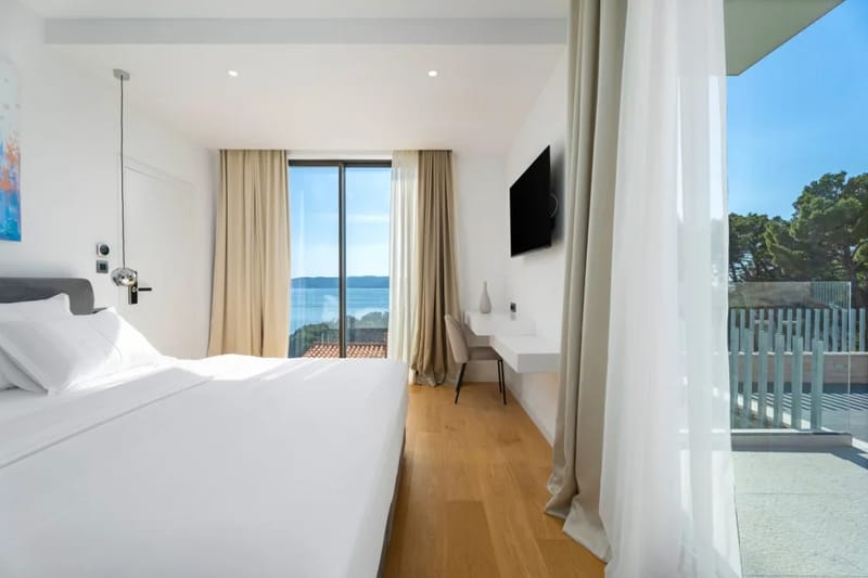 Dormitorio 1 con cama super king size y aire acondicionado