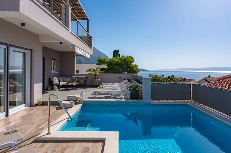Villa Antares con 4 dormitorios con baño privado, piscina climatizada con masaje, sauna y billar