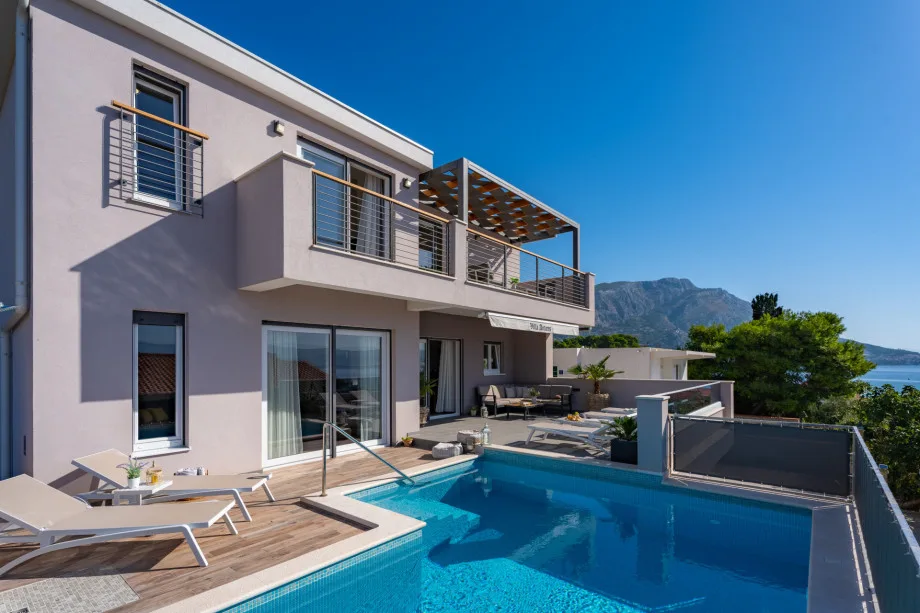 A private swimming pool with massage and counter-current swimming program