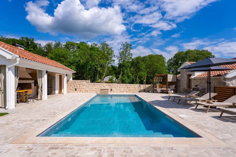 A spacious sundeck area includes 8 deck chairs, a double sunbed, and an outdoor shower.